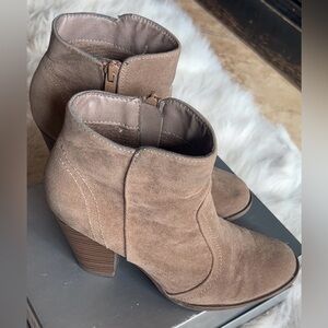 Brekelle’s | Women’s Tan Suede Ankle Booties Boots Western Design Block Heels 7